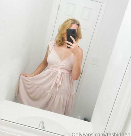 Tashidden star sexy picture