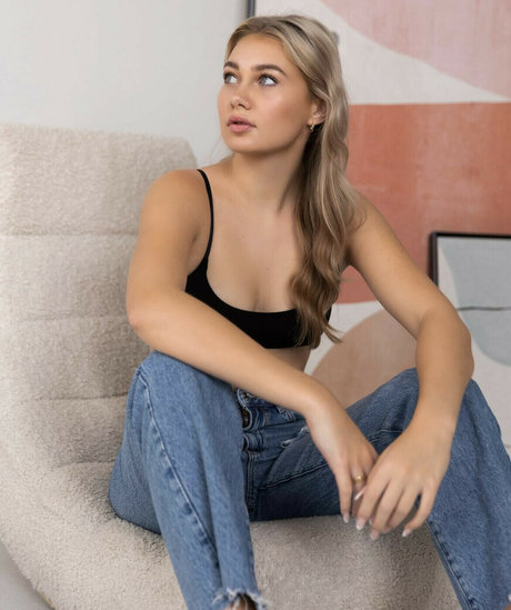 Rhiannon Higgins free model image