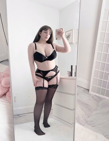 Emixomiu model xxx gallery