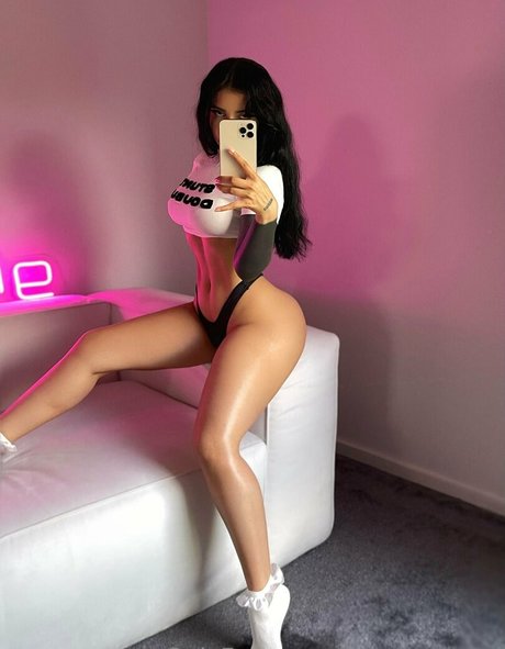 ginasavagexi model xxx pic