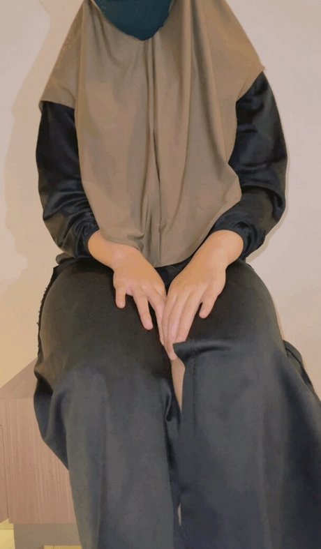 Hijab Camilla art model image