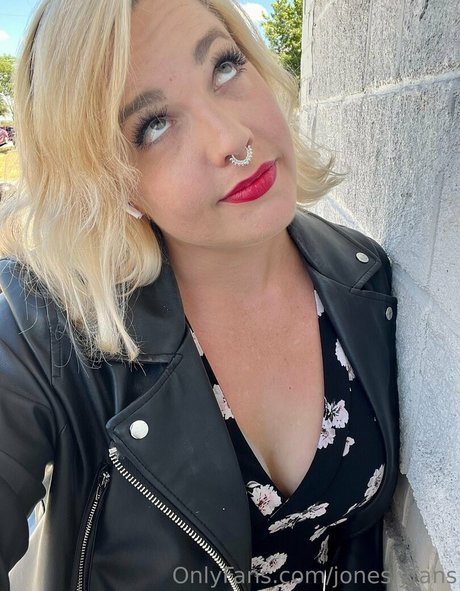 joneslyfans free model pictures