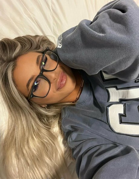 willowclarkk pornstar nude img