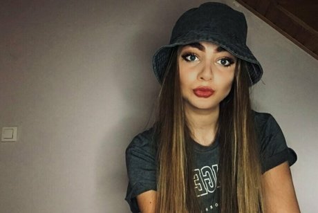 livionly adult actress picture