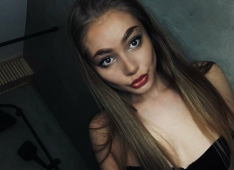 livionly hot actress pictures