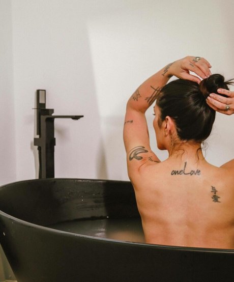 Cleo Pires model xxx gallery