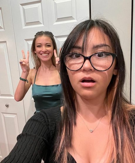 Echochlo pornographic model gallery