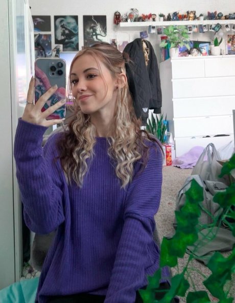 Echochlo xxx model image