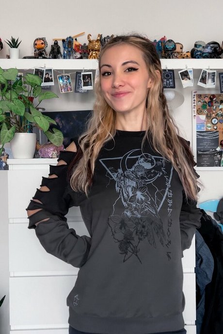 Echochlo star sexy photo