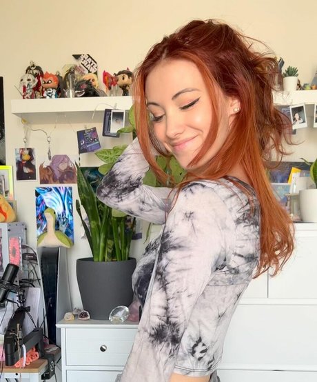 Echochlo star adult pic