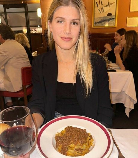 Eugenie Bouchard beautiful pornstar img