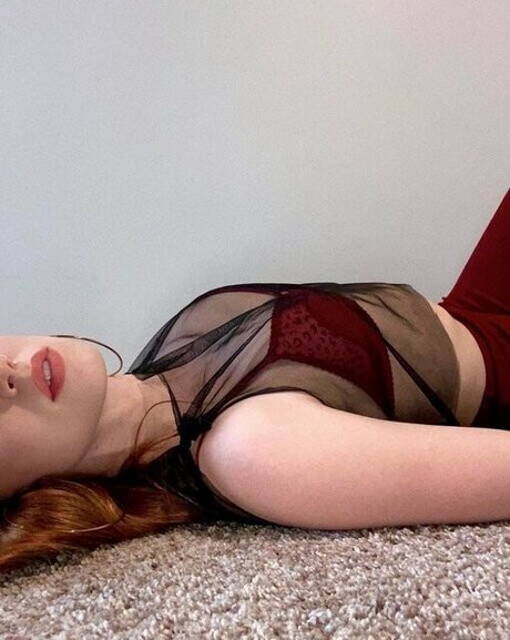 Cera Gibson naked actress picture