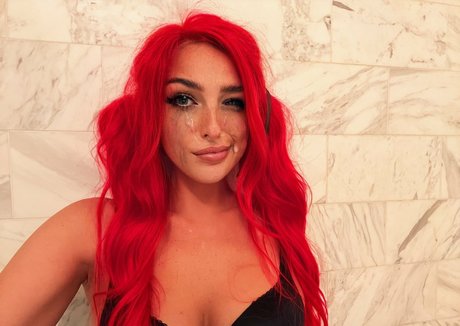 strabawi sexy star img