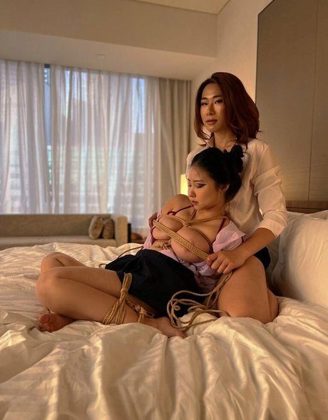 Aerie Rei star nude photo