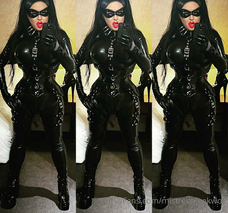 mistressyumi hot model pic