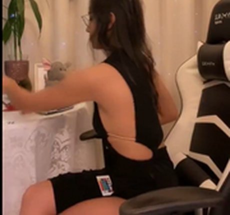 Pamm Bigo model naked img