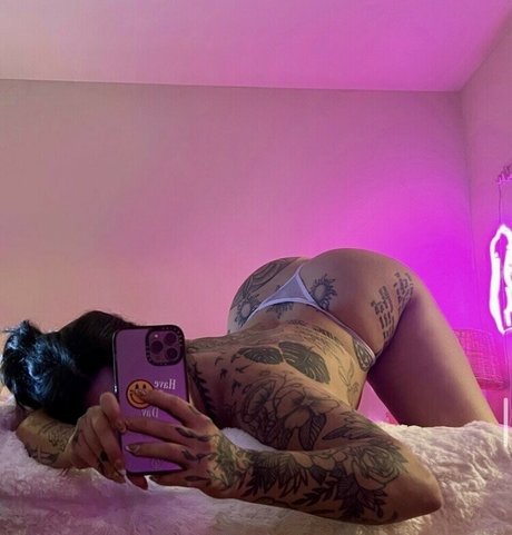 rhodesbby pornographic model img