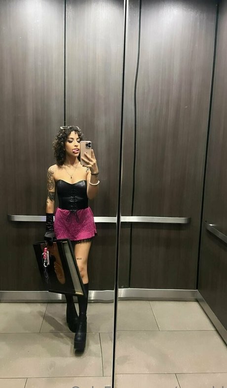 Vswrld model xxx image