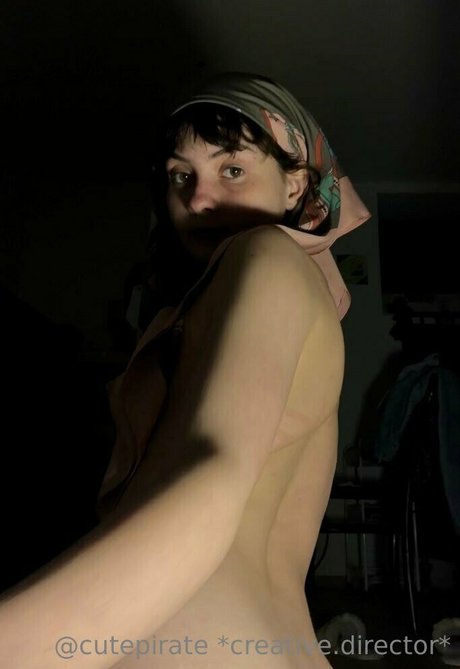 cutepirate adult model img