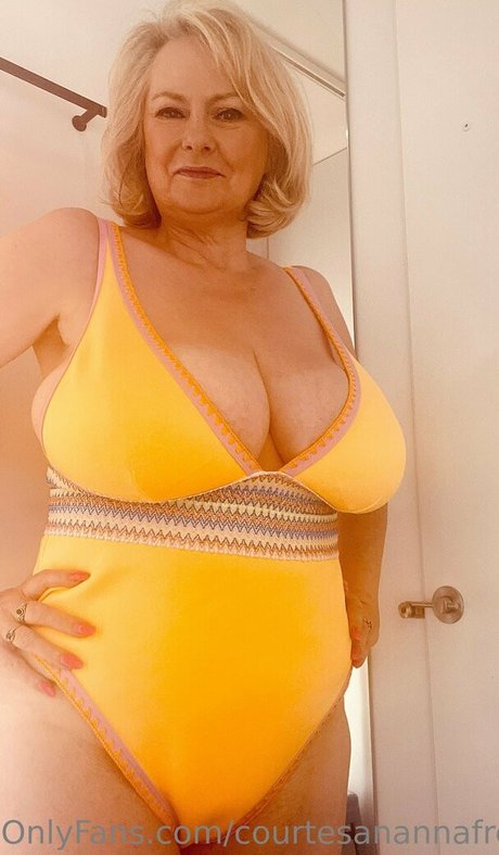 courtesanannafree sexy model pics