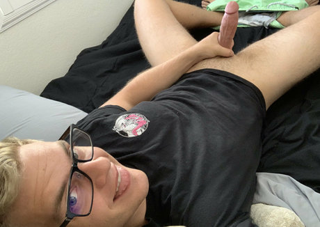 heyitskalen naked star pictures