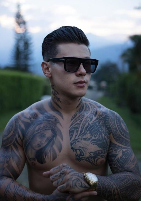 Montes Leon star beautiful galleries