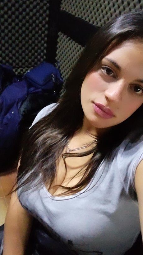 more1611 model erotic photo