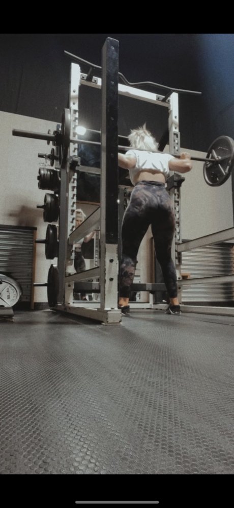 Carly Smith model top image