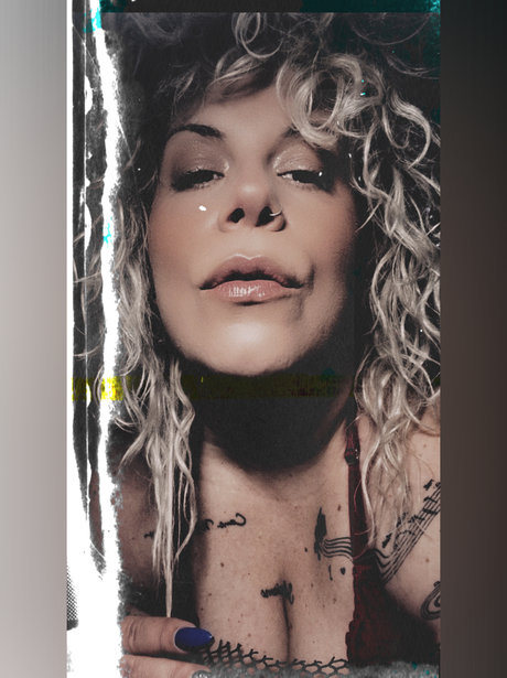 Luscious Goddess_ exclusive star pic