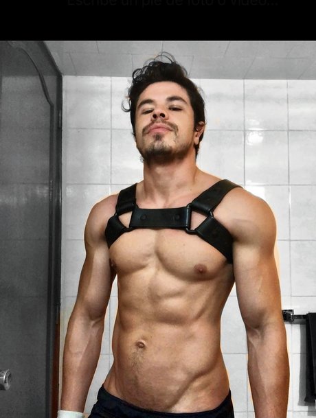 Xtram model top pictures