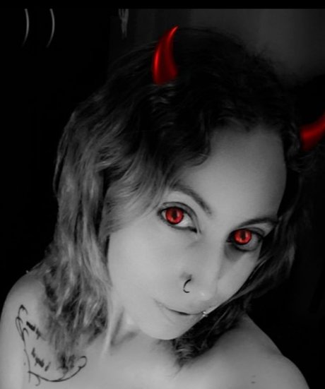 Karli Venom model nude img