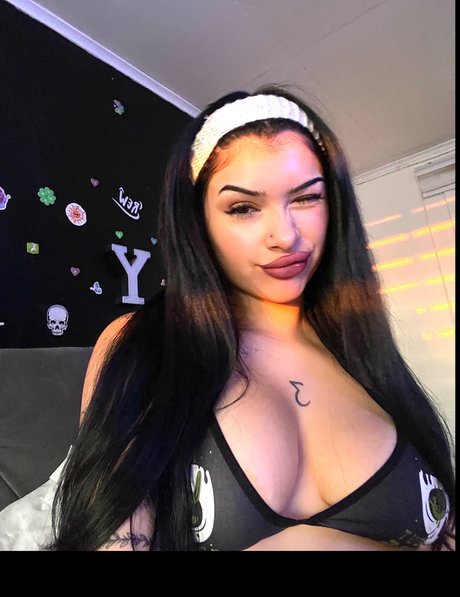 Yanara Cifuentes free pornstar picture