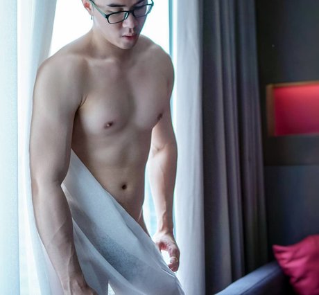 MNSLX model pornographic gallery