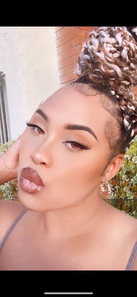 Mon t Nicole model perfect photo