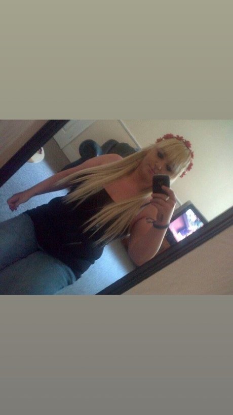 Sexy Sara model high quality photos