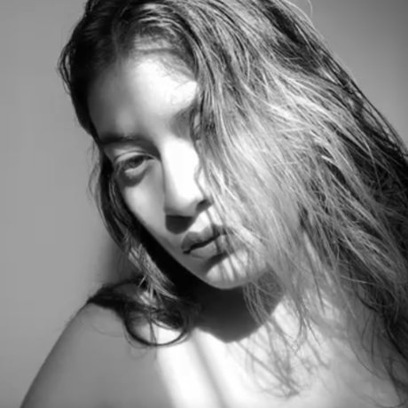 Screaming Female model hd photos