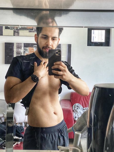 Saucy Dude VIP porn model photos