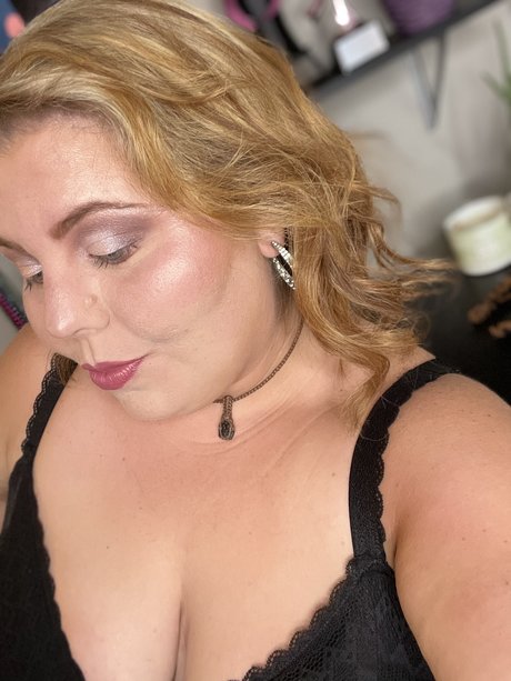 NaughtyNicoleLee model naked img