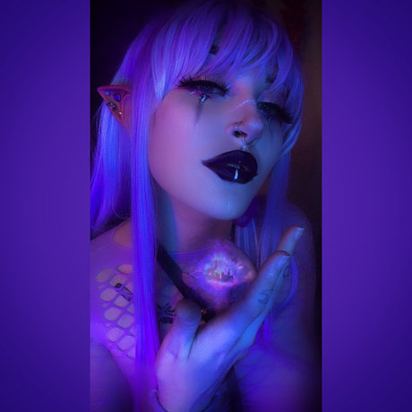 Zoey Creme art star galleries