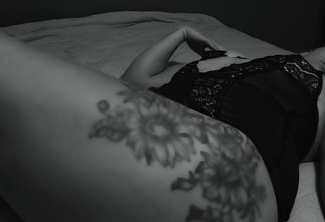 Charlotte Lynn erotic star img