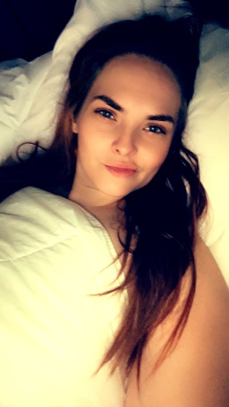 u9805384 nude actress galleries