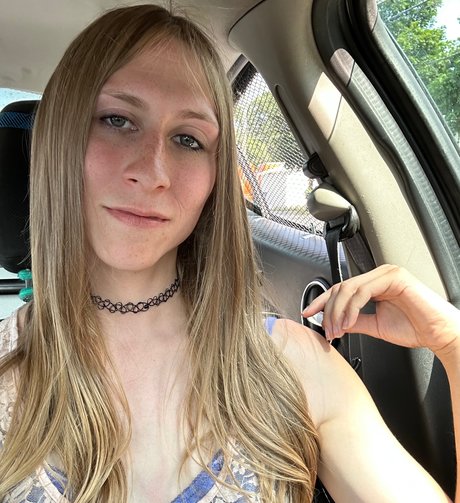 Emilia Lockhart hot actress gallery