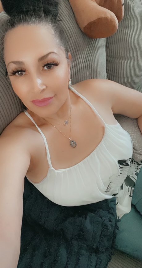 Dianna Honey model top image