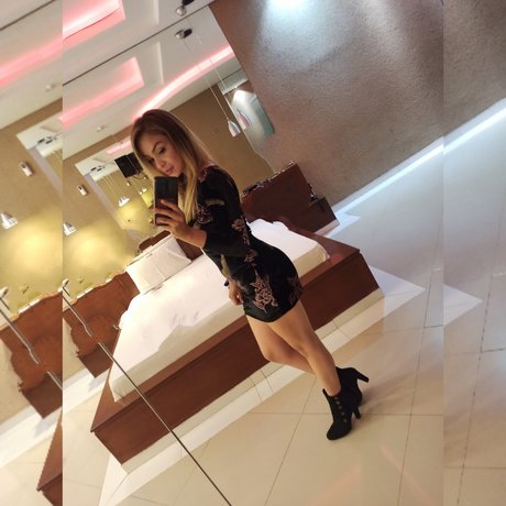 Queen Afrodita star erotic pic