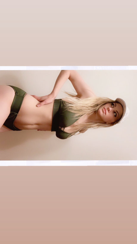 Dianne Martin star nude picture