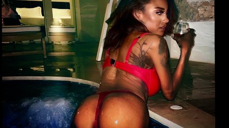 Kalizzie FREE naked star image