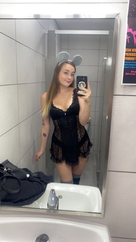 Avery Gold porn actress photo