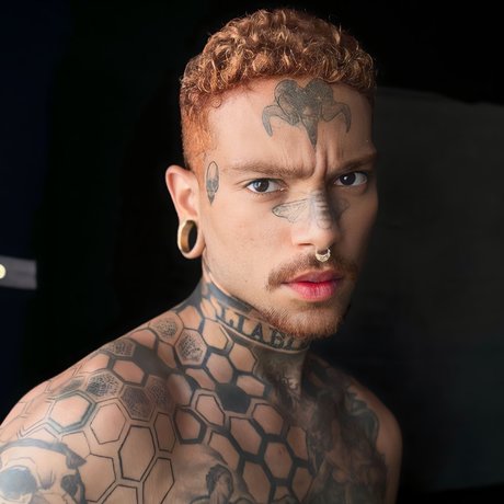 Victor Hugo Shawer pretty model pics