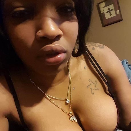 Danni Thompson model exclusive pics