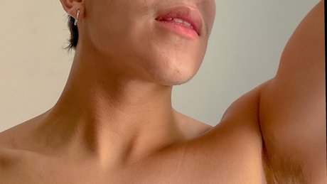 Juanjoo nude model image